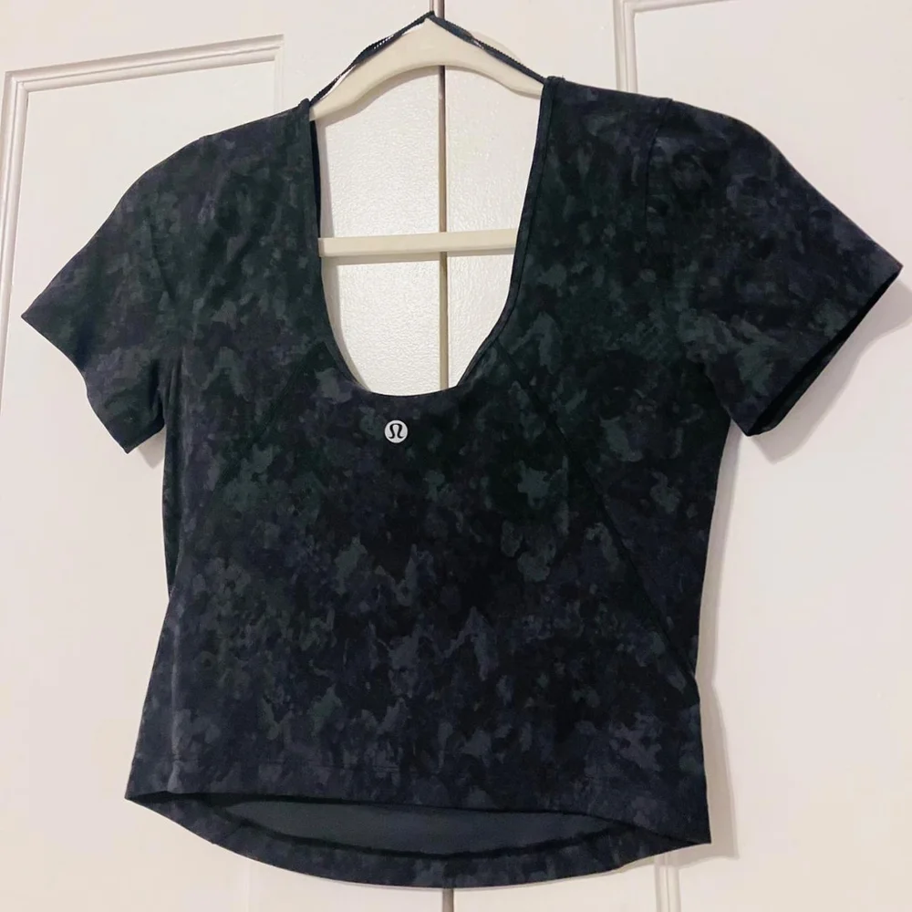 🖤✨ LULULEMON ALIGN T-SHIRT (INCOGNITO CAMO, SIZE 6) ✨🖤